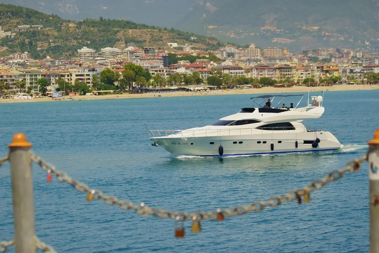 19m Antalya Motor Yacht Mochi Craft Sonic 19 Hire