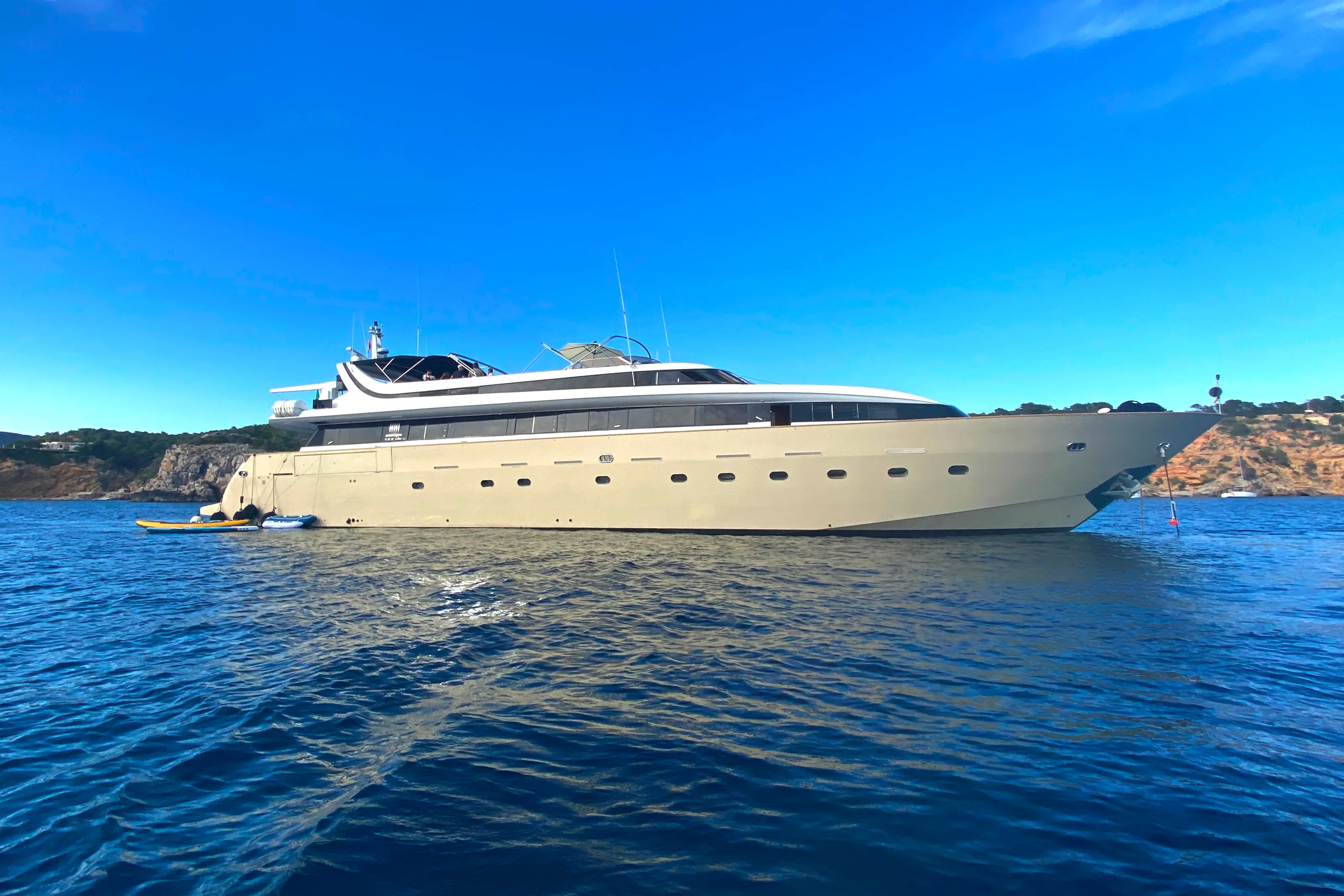 Boot - Rent a 38m Motor Yacht in Denia