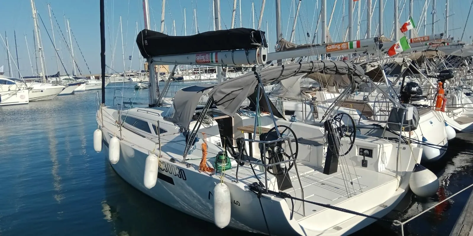 Charter a 11.99m More 40 in Puntone di Scarlino