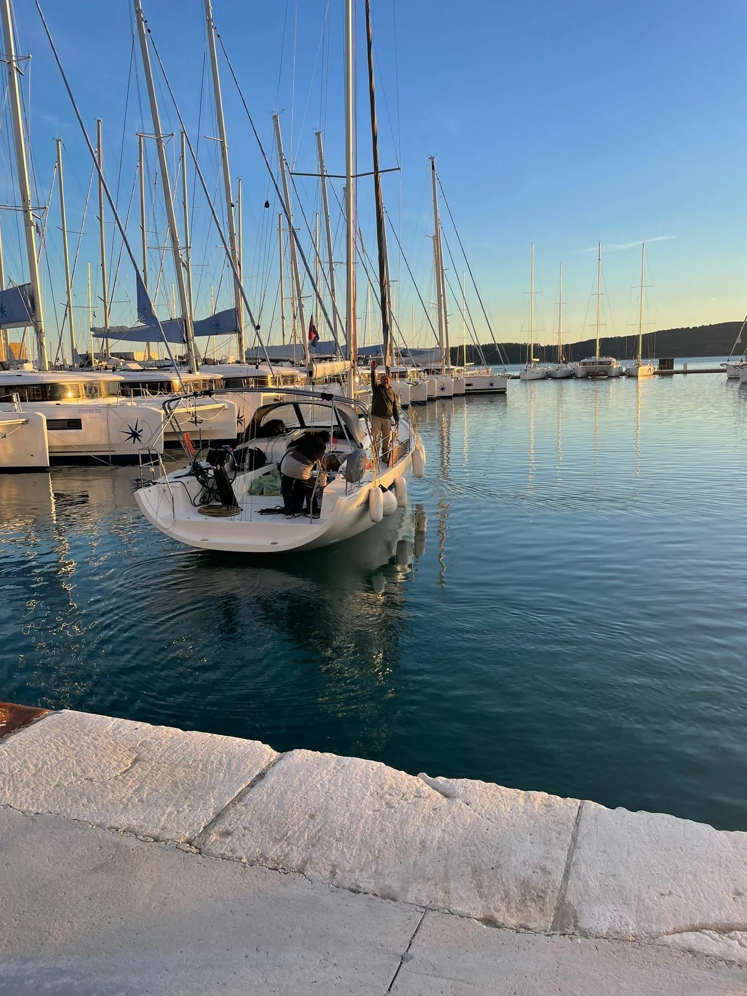 Charter a 11.99m More 40 in Puntone di Scarlino