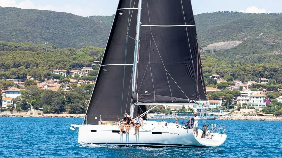 Charter a 12.5m Boat in Castiglioncello