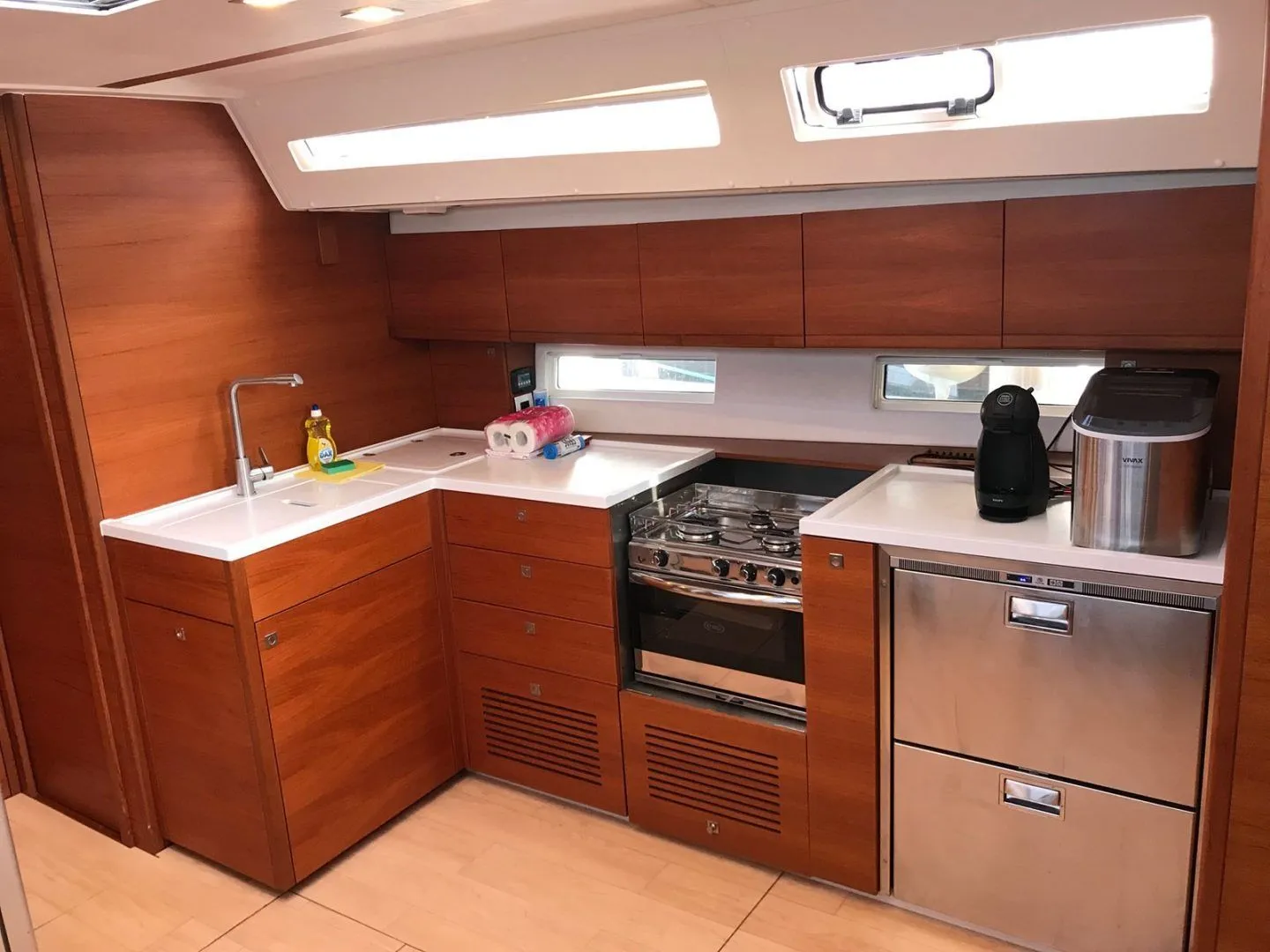 More Relax Charter Boat