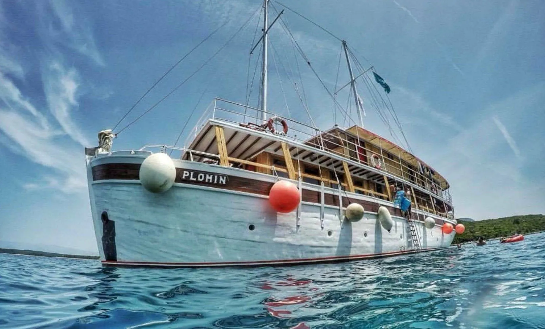 Explore Split on a 29m Rental Gulet