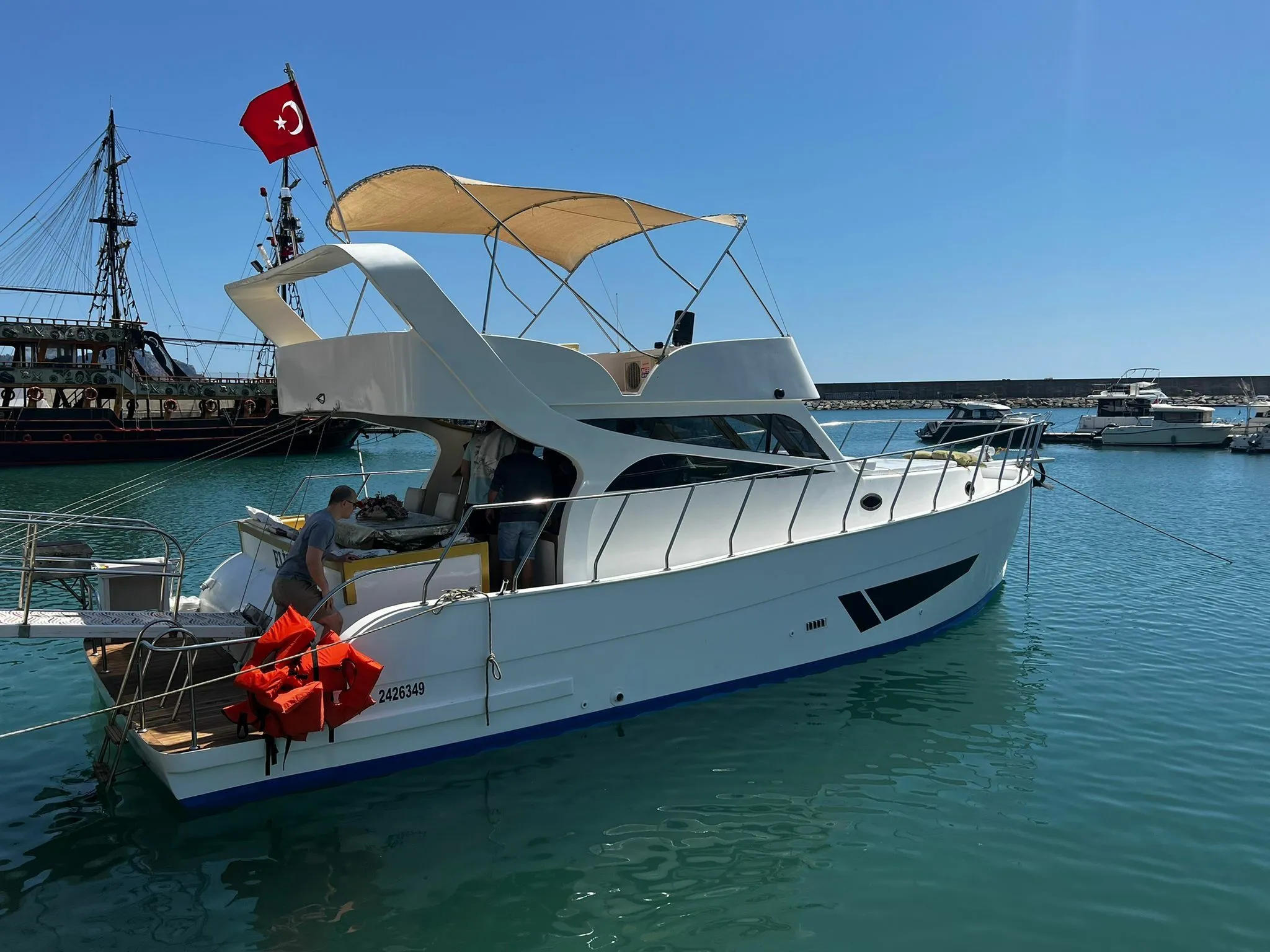 Rent a 13m Motor Yacht in Alanya