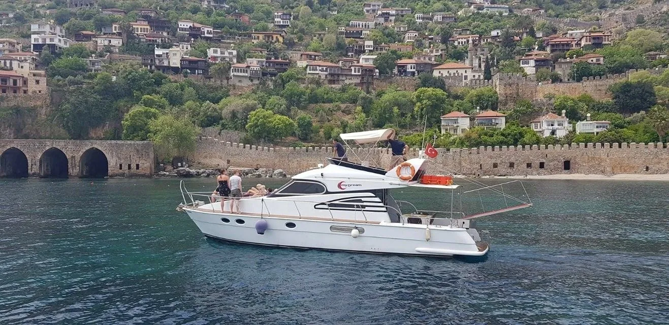 Rent a 13m Boat in Alanya