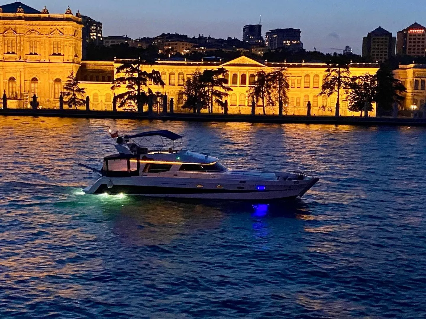 Serayaz Charter Boat