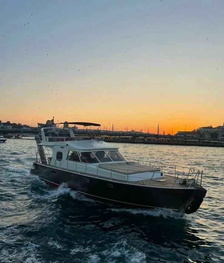 16m Istanbul Motor Yacht Hire