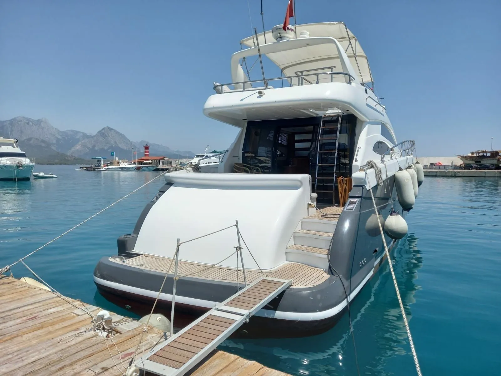 Medusa 1 Charter Boat
