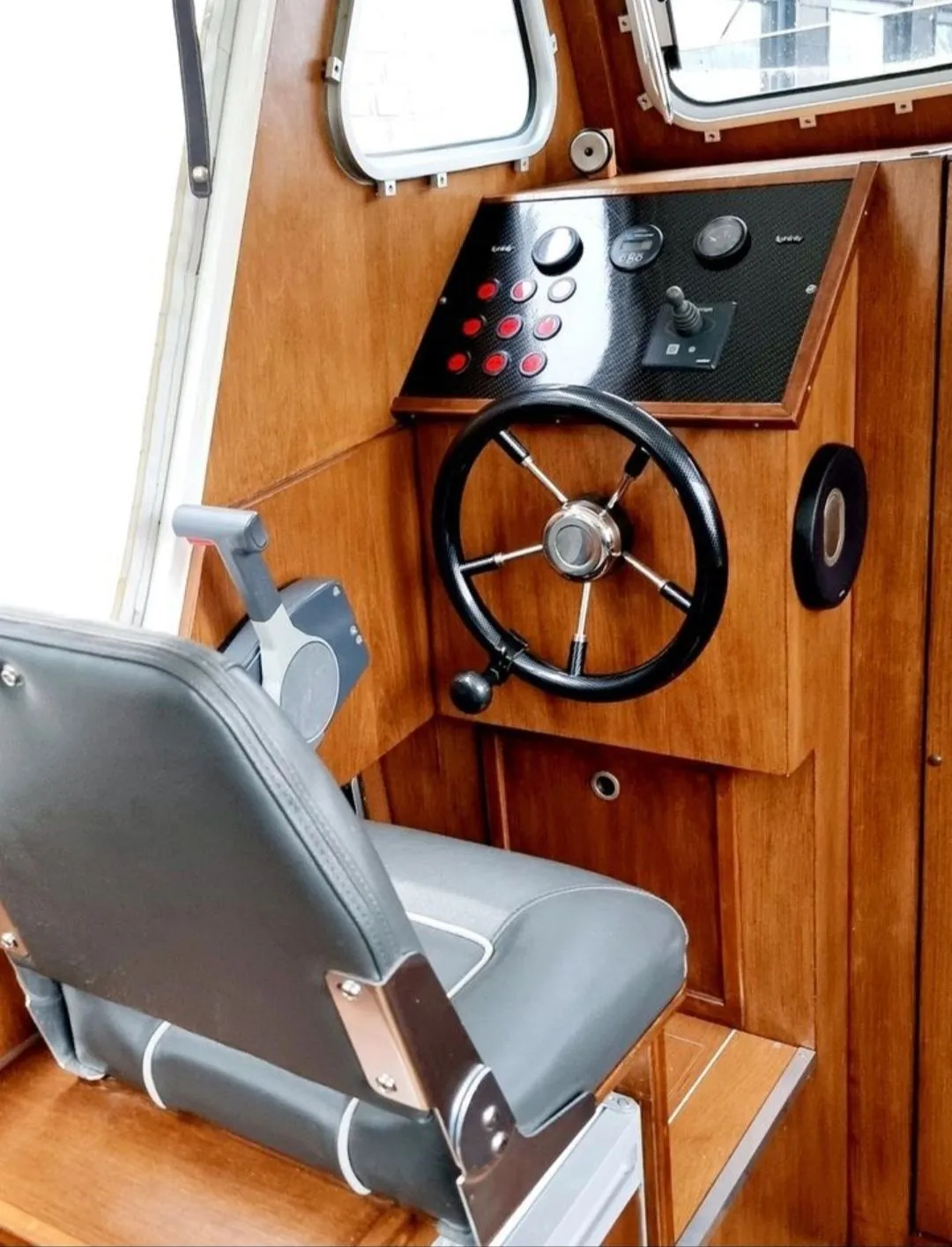 Charter a 7.1m Motor Yacht in Wildau