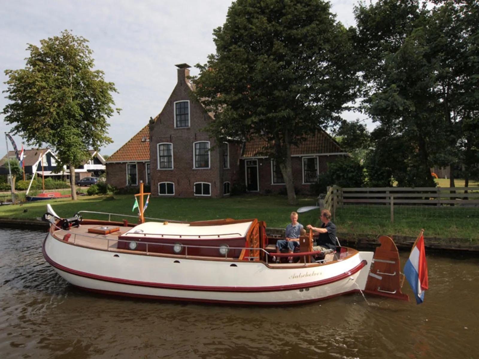 Rent a 8.6m Boat in Heeg