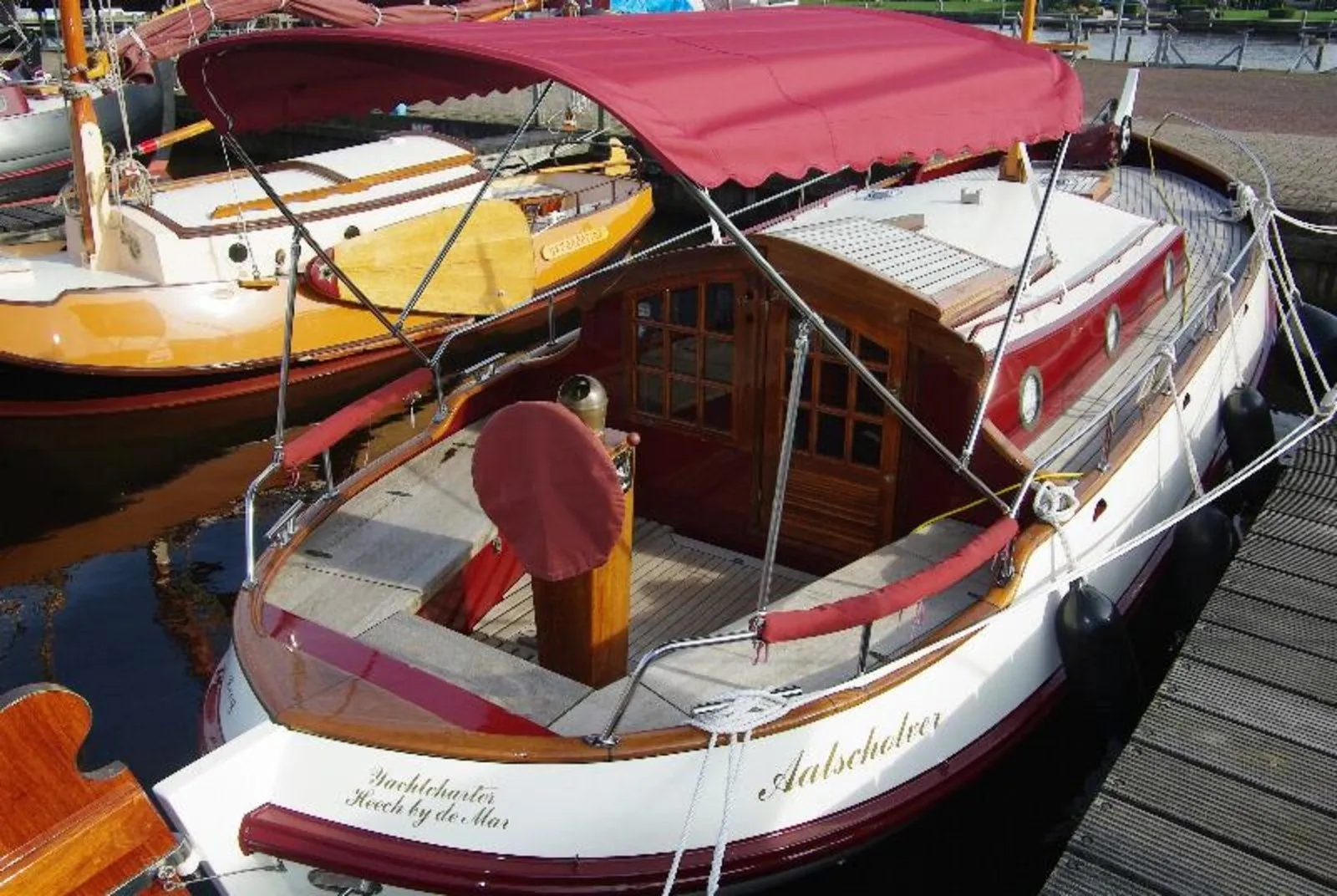 Aalscholver Charter Boat