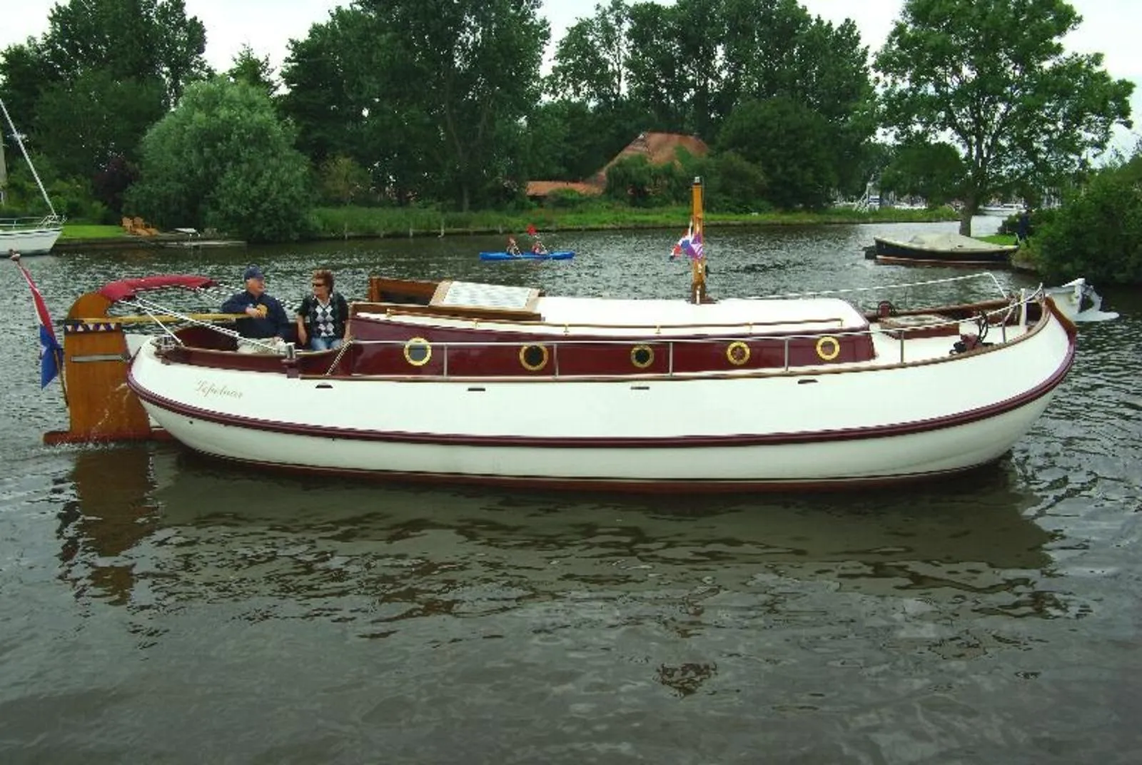 9.1m Heeg House Boat Hire