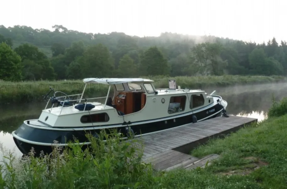 Charter a 11m House Boat in Rohan