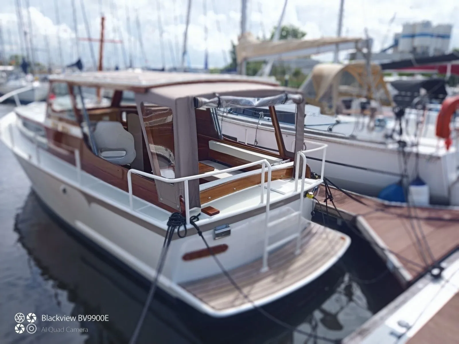Explore Lemmer on a 8.6m Rental House Boat
