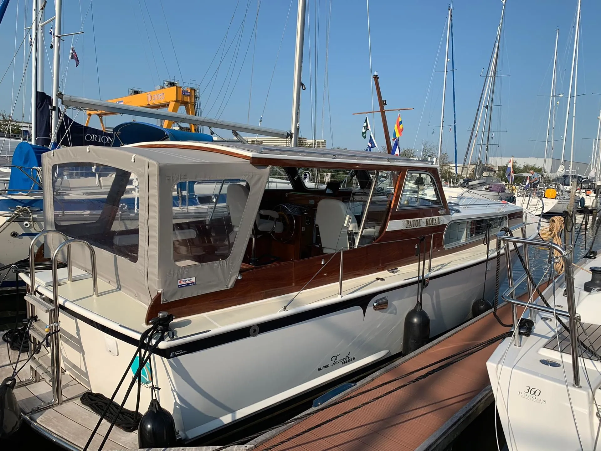 Rent a 9.6m Boat in Lemmer