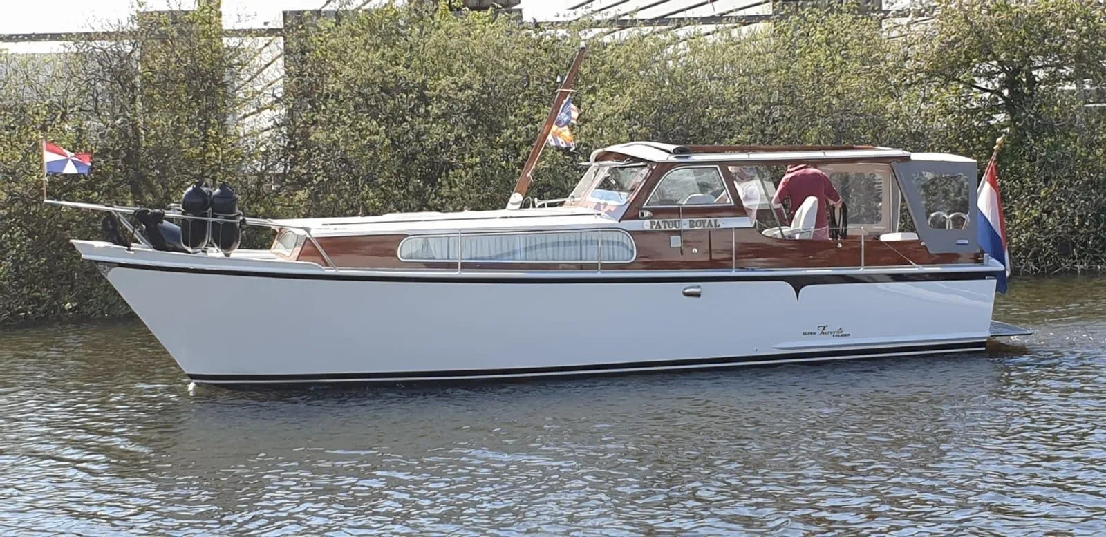 Rent a 9.6m Boat in Lemmer