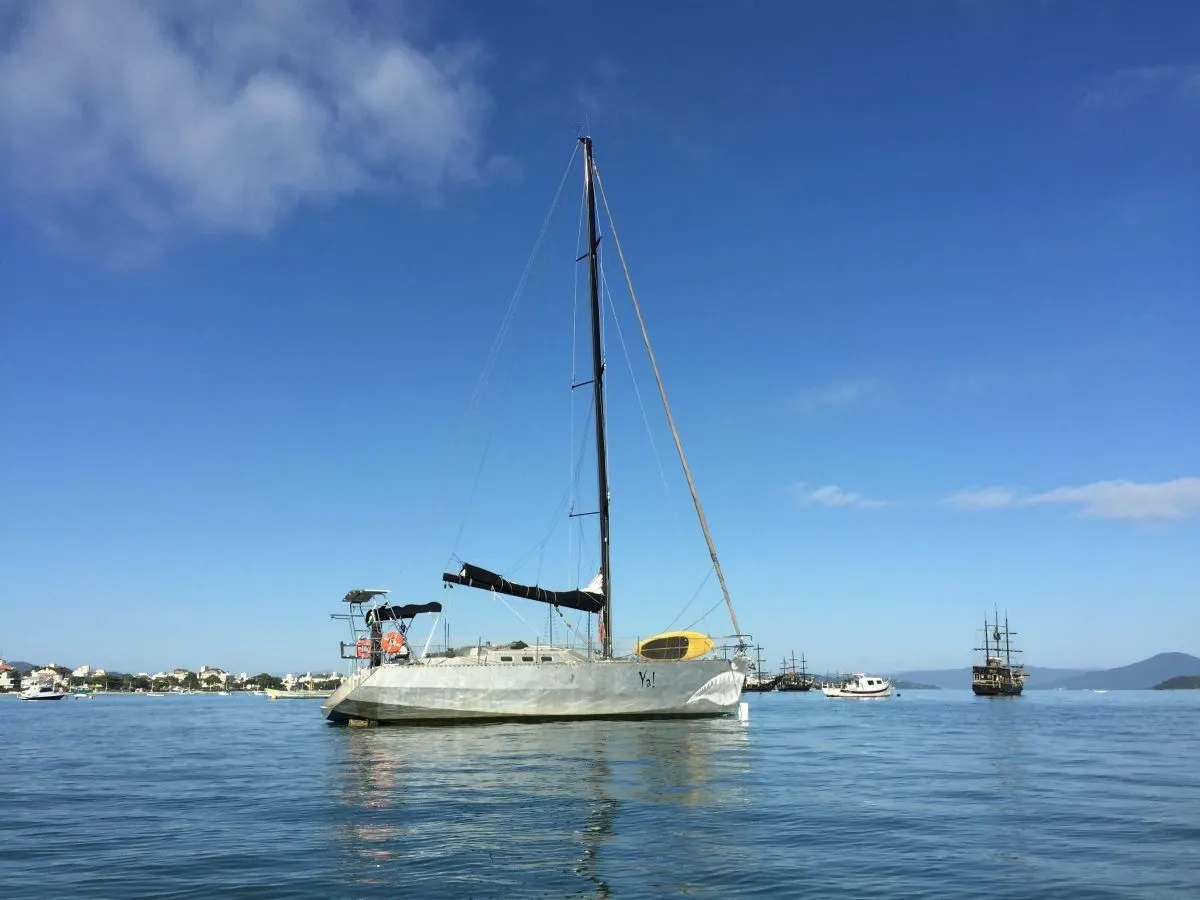 Explore Trapiche de Canasvieiras on a 12.48m Rental Sailing Yacht