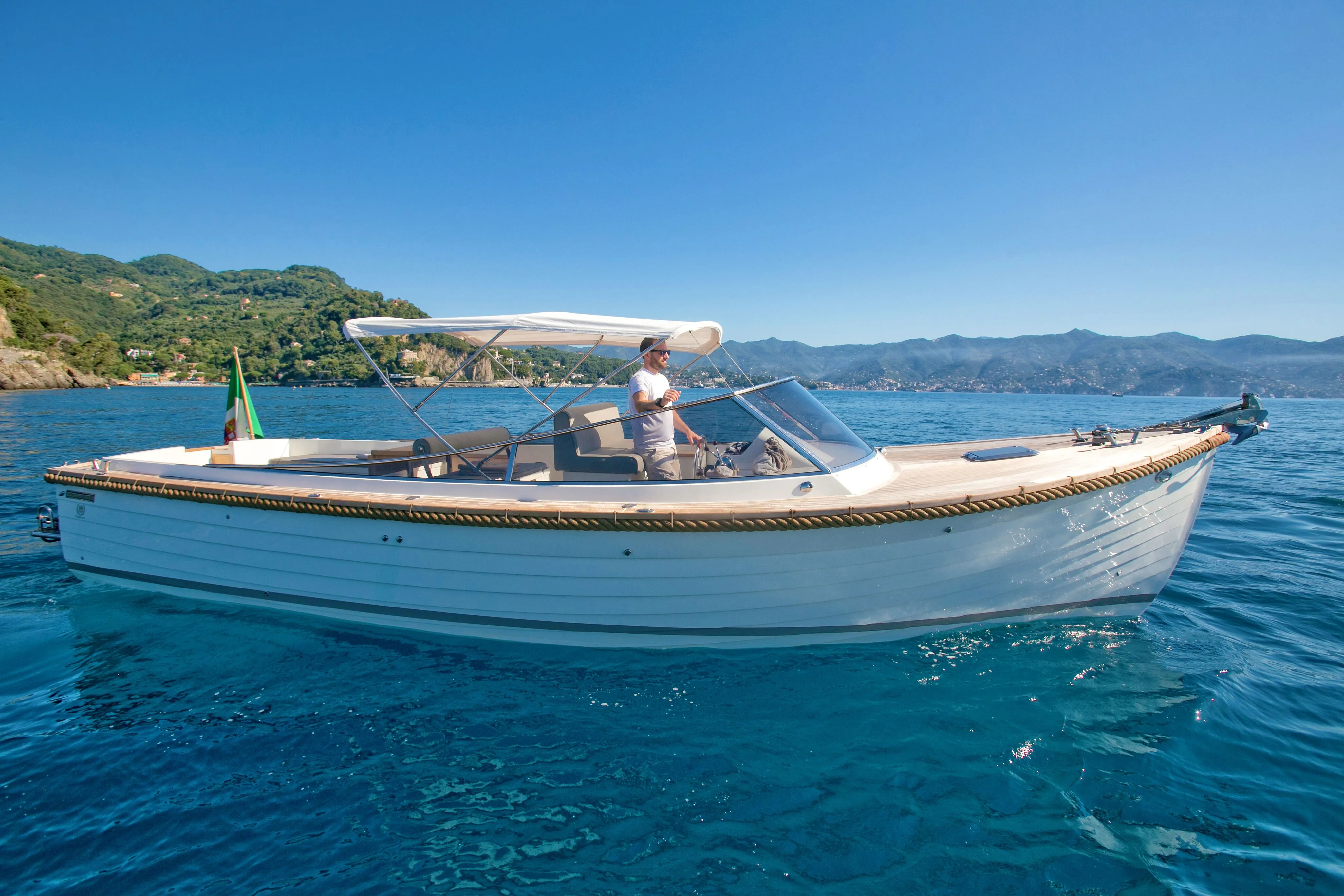 10m Portofino Motor Yacht Hire