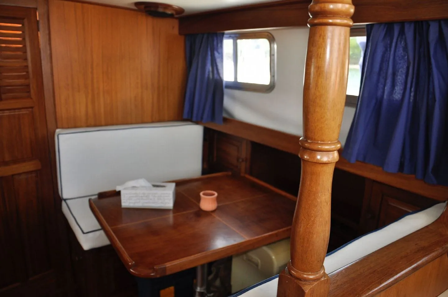 Núca Charter Boat
