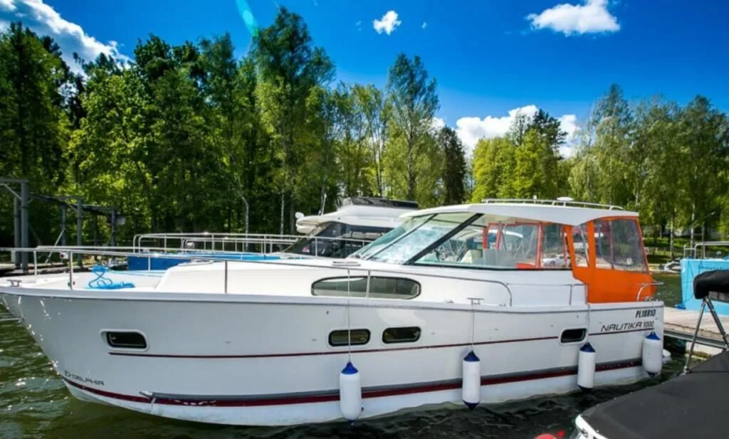 Charter a 10.5m 3 Cabin House Boat in Stare Sady