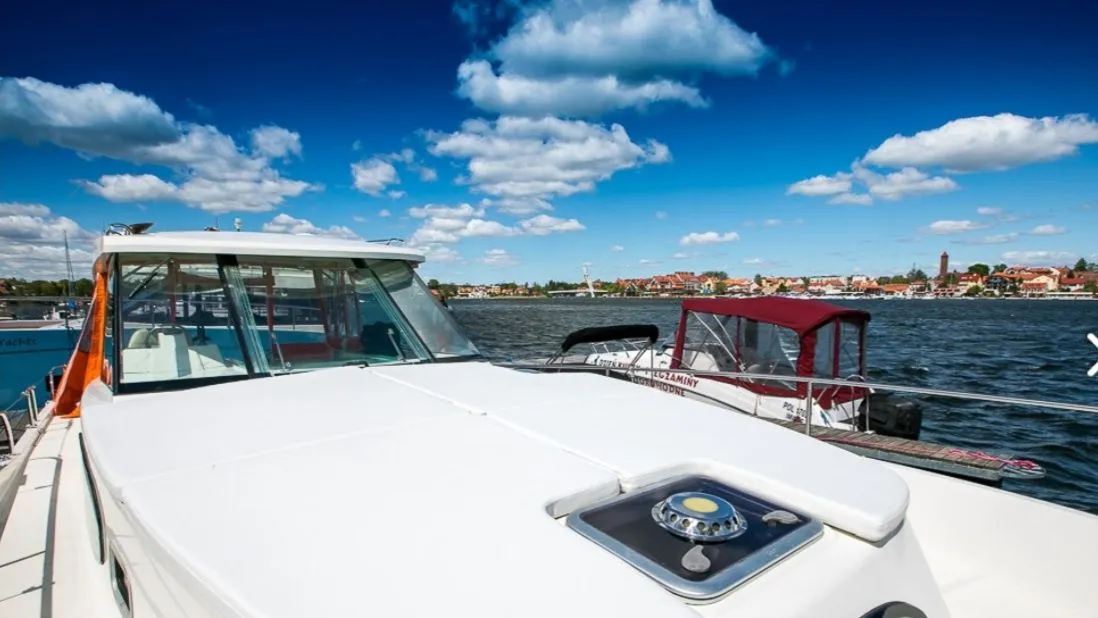 Charter a 10.5m 3 Cabin House Boat in Stare Sady