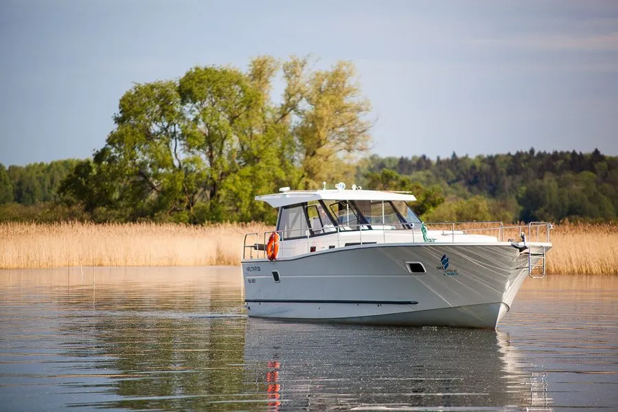 Lux Charter Boat - 4