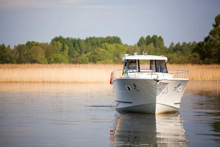 Lux Charter Boat - 5
