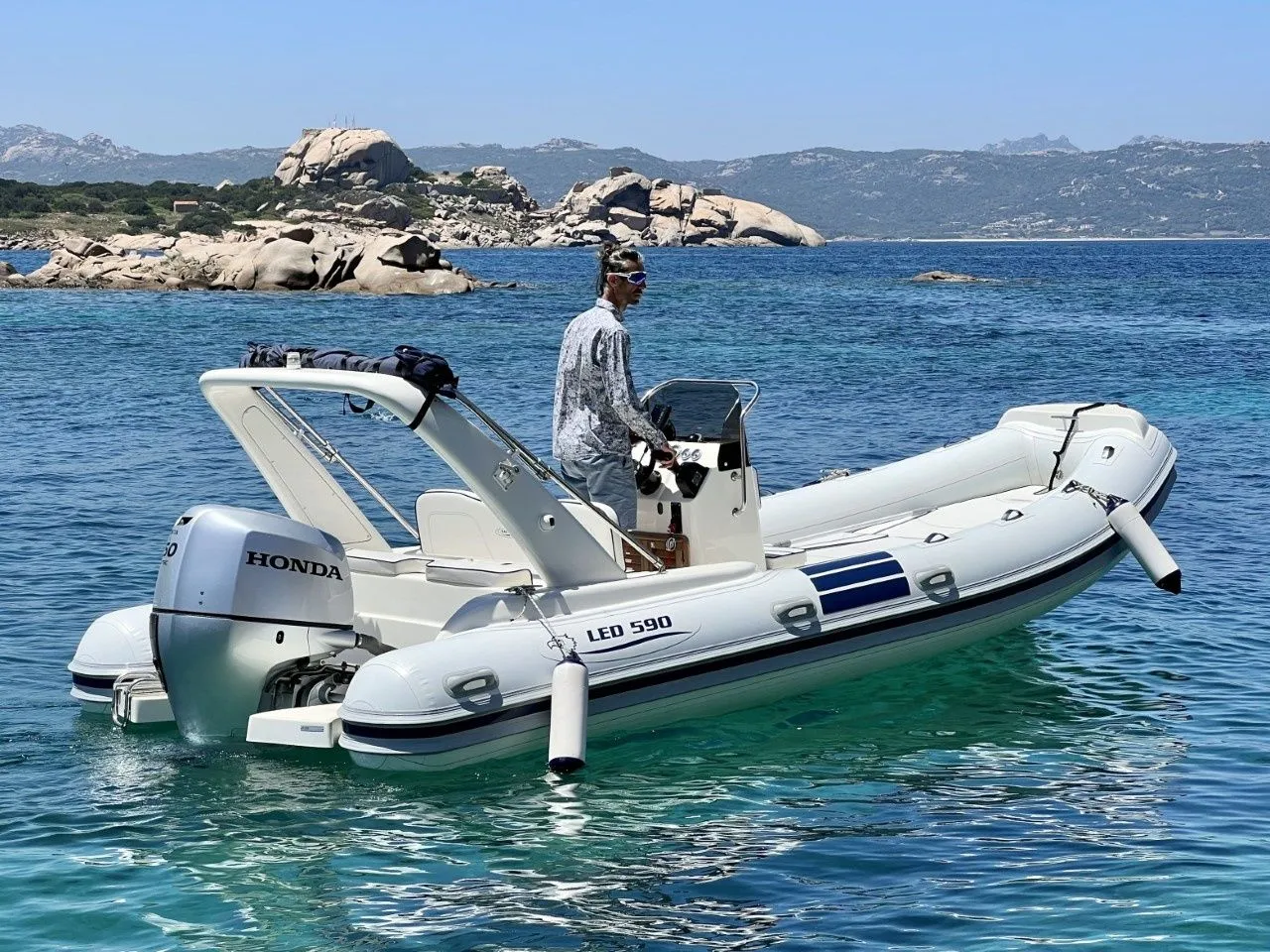 Explore Cannigione on a 6m Nautica LED 590 Motor Boat Rental