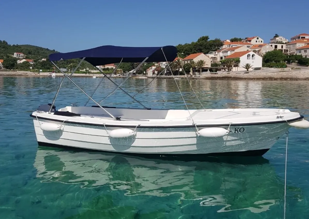 5m Lumbarda Nautika 500 Motor Boat Hire