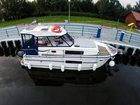 Ruciane-Nida 8.3m Kiralık Motoryat Nautika 830