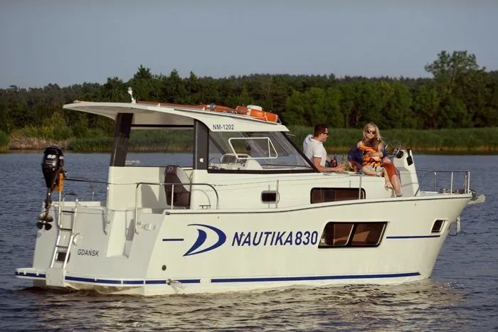 8.3m Gizycko House Boat Hire