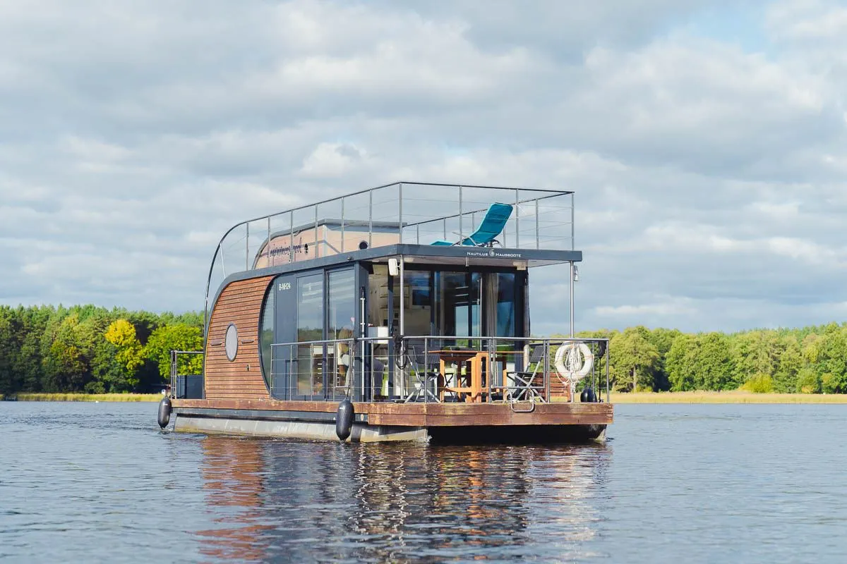 Charter a 10m 2 Cabin House Boat in Fürstenberg/Havel