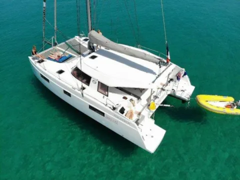 Explore Philipsburg on a 11.98m 3 Cabin Catamaran Rental