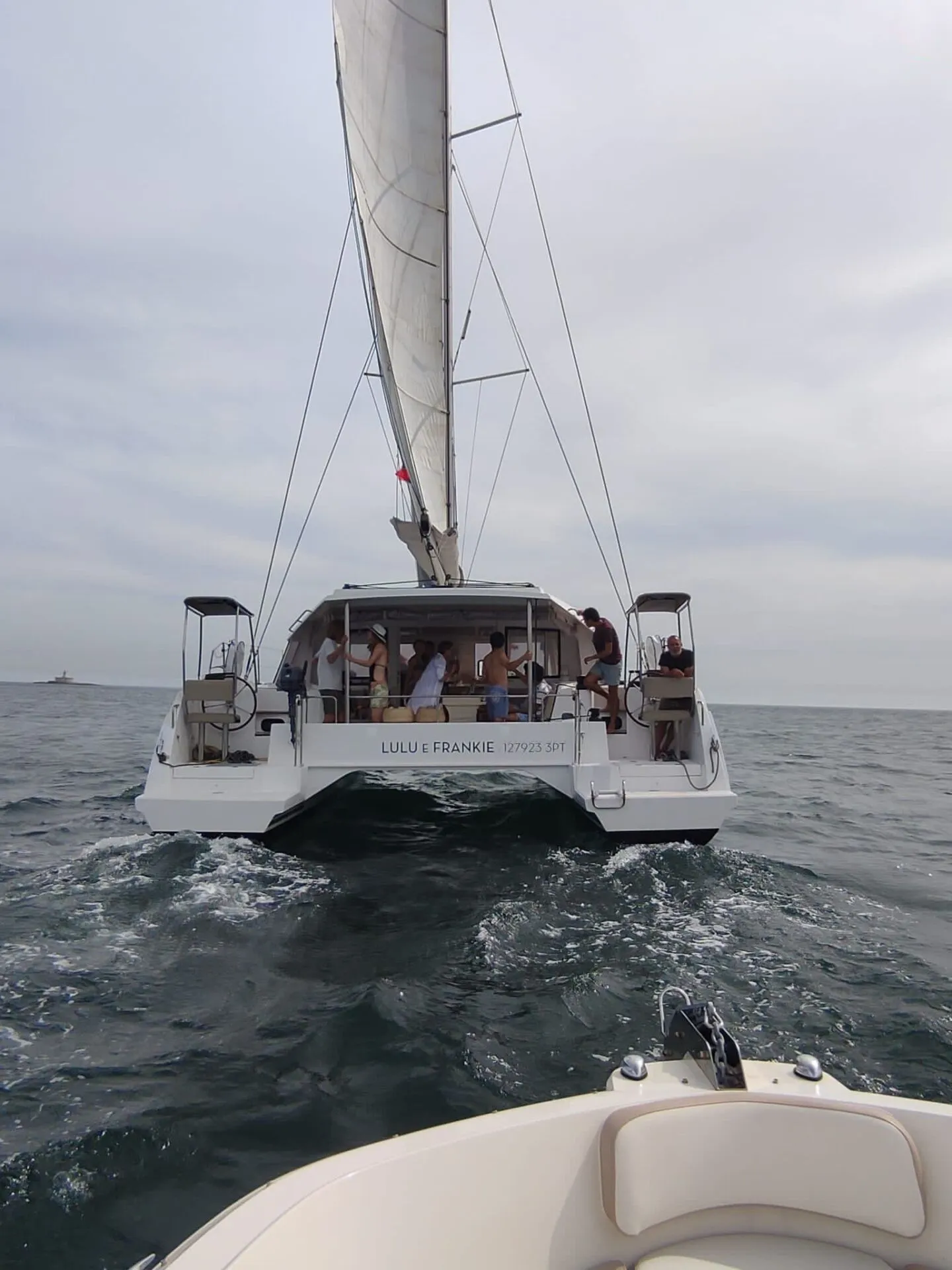 Rent a 11.98m Catamaran in Lisbon