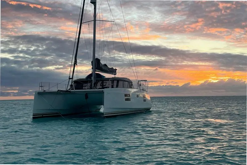 Explore Papeete on a 11.74m Rental Nautitech 40