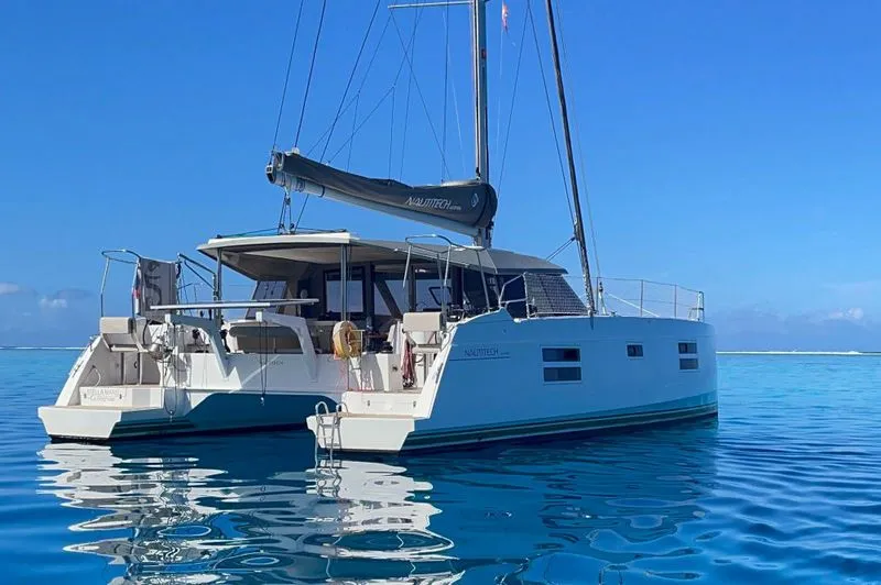 Explore Papeete on a 11.74m Rental Nautitech 40