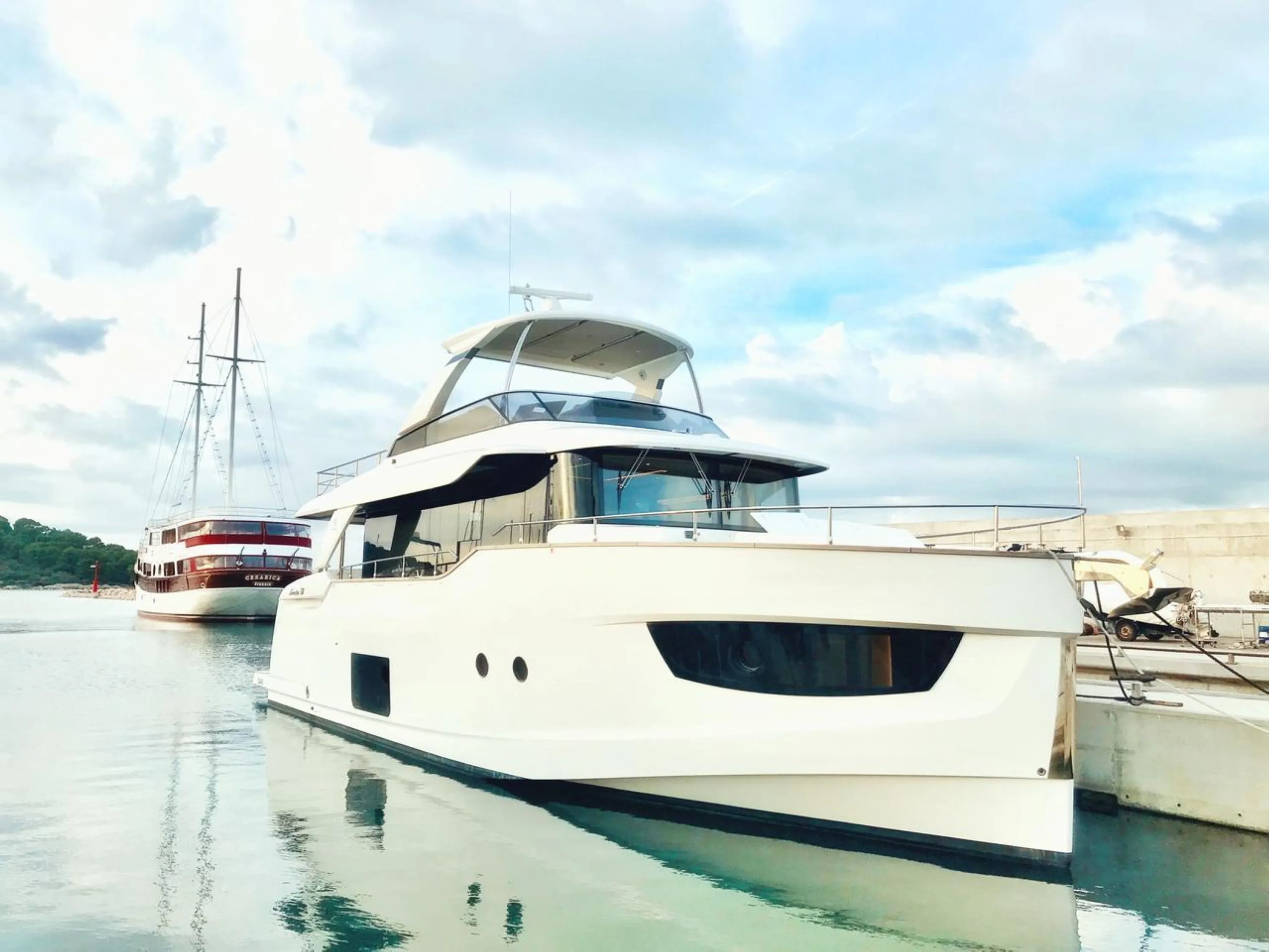 Rent a 17m Boat in Skradin