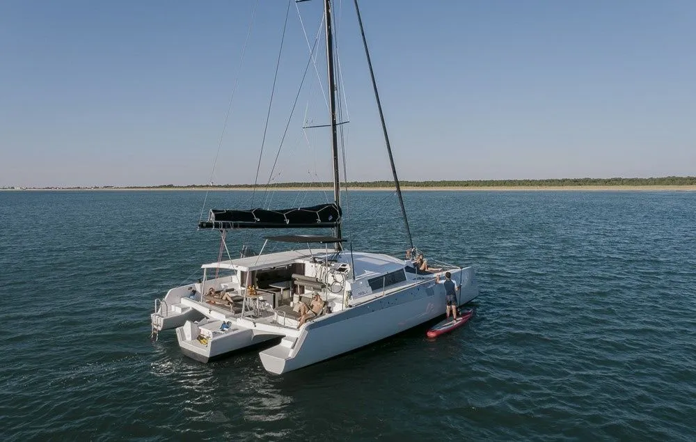 Charter a 13.11m Catamaran in Ribishi