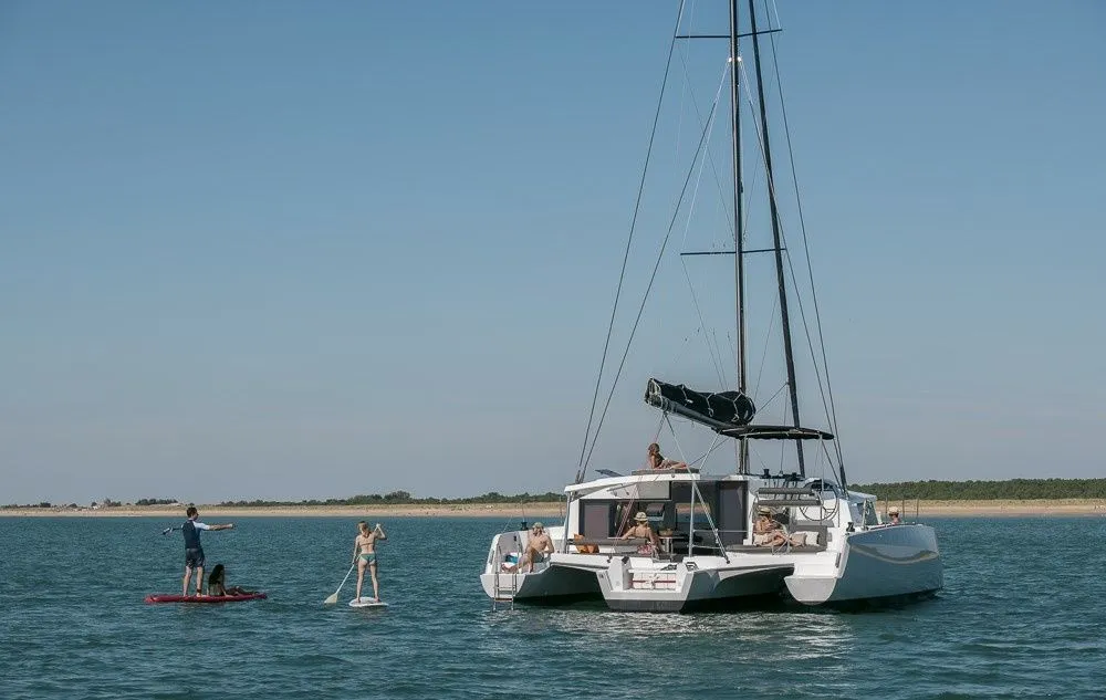 Charter a 13.11m Catamaran in Ribishi
