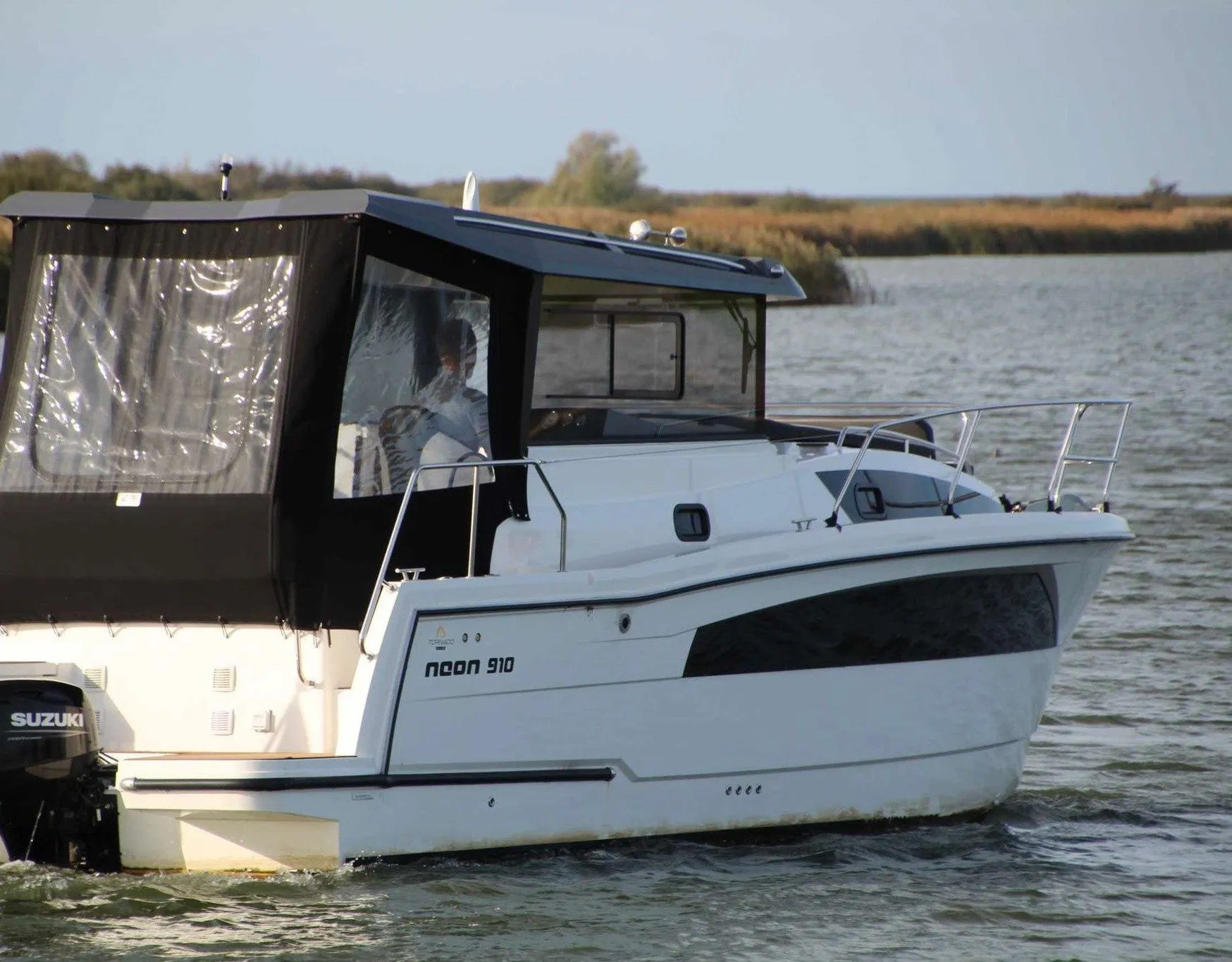 Explore Makkum on a 9.1m Rental Motor Yacht Neon 910