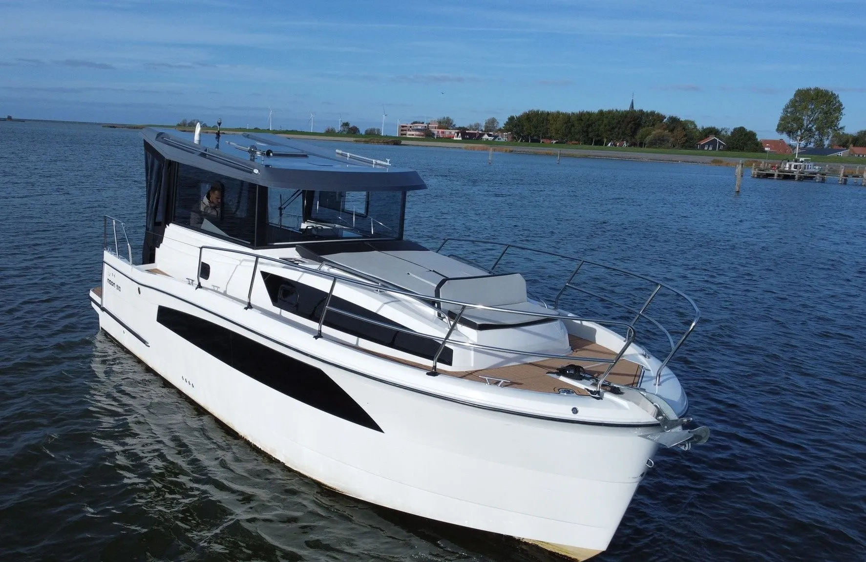 Explore Makkum on a 9.1m Rental Motor Yacht Neon 910