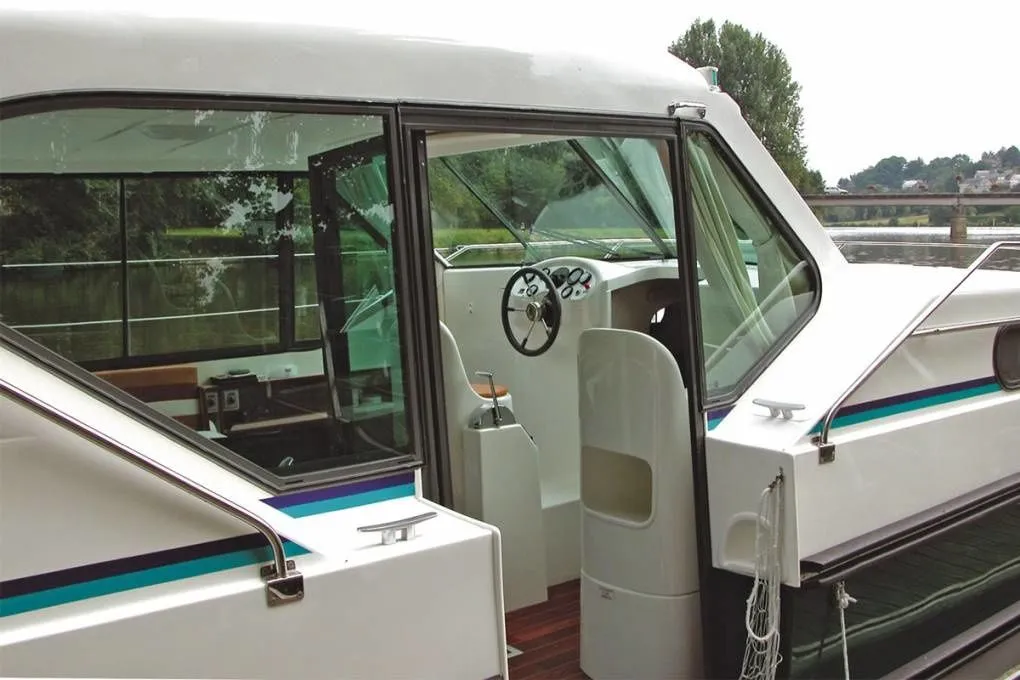 Rent a 13.5m House Boat in Glénac