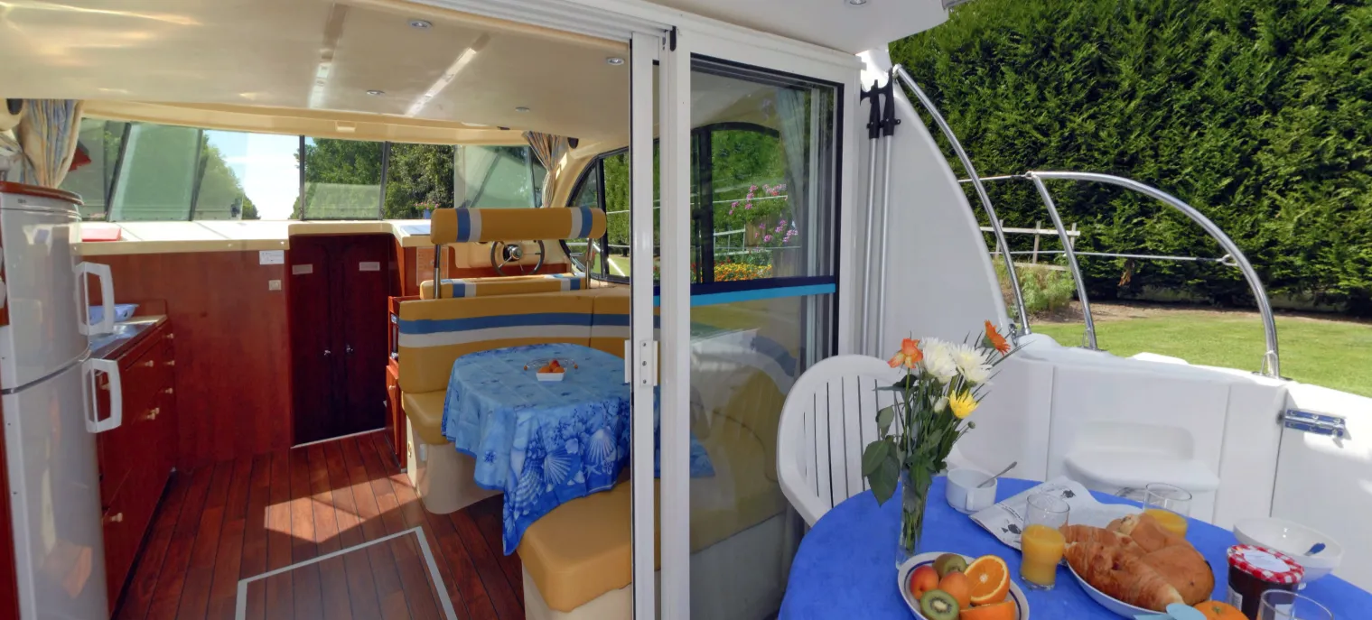 Buco Charter Boat