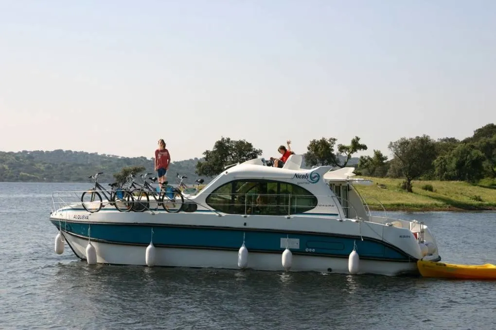Buco Charter Boat