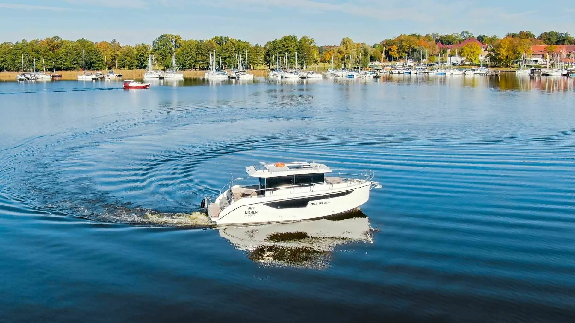10.3m Wilkasy House Boat Hire
