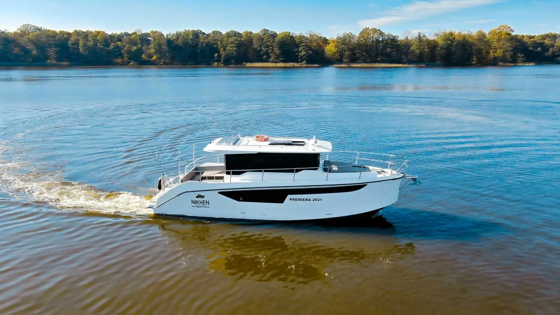 10.3m Wilkasy House Boat Hire