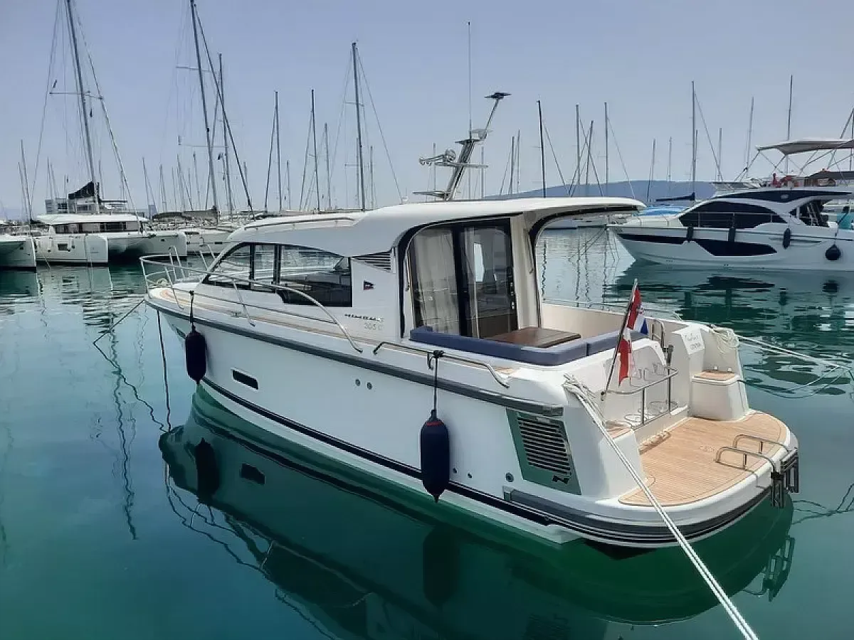 Чартер Fourlux 2 - 3