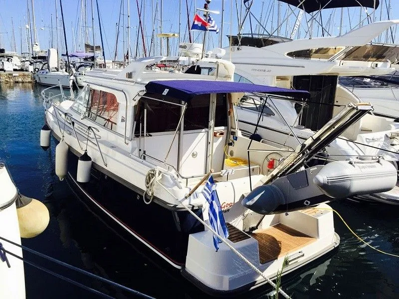 Rent a 9.7m 2 Cabin Motor Yacht in Athens