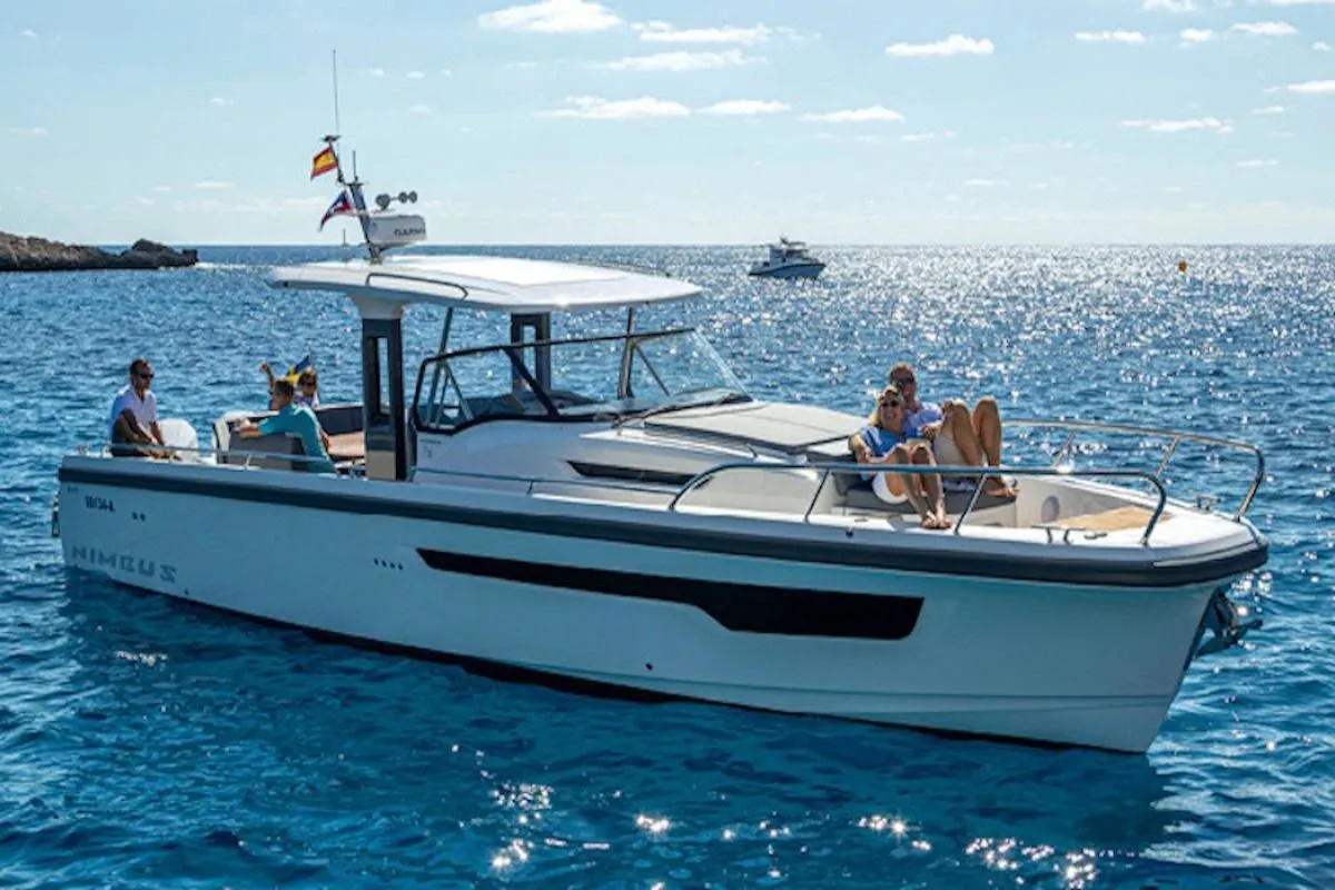 Explore Lavrion on a 11.55m Rental Motor Yacht Nimbus 320 Coupe