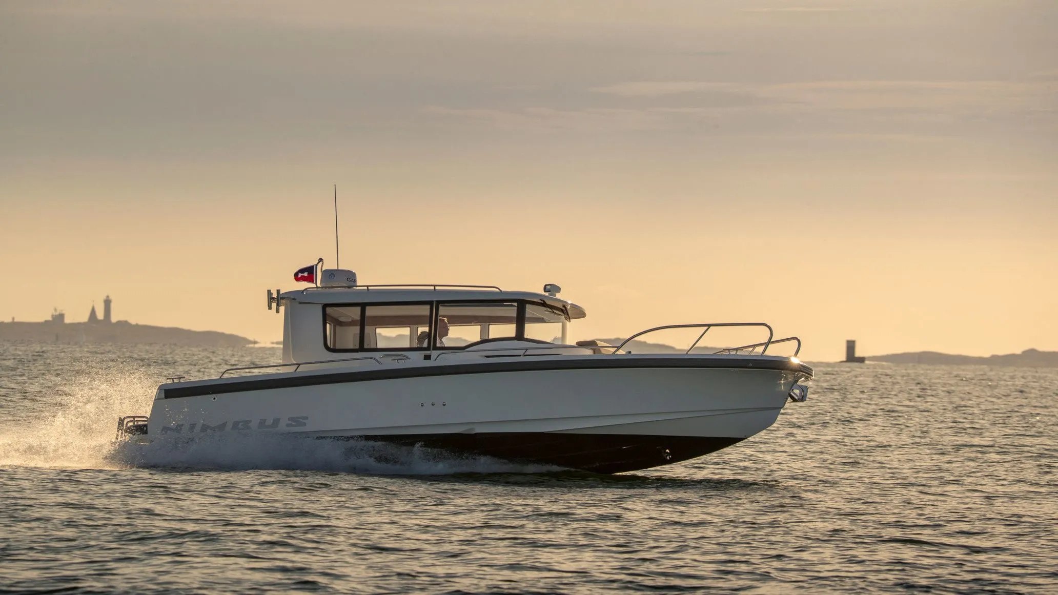 Boat - Rent a 9.35m Nimbus Commuter 9 Motor Yacht in Pirovac